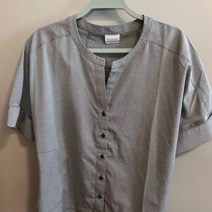 Columbia Light Gray Short Sleeve Shirt